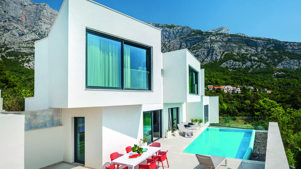 Aluminium windows and panoramic glazing in Calpe.
