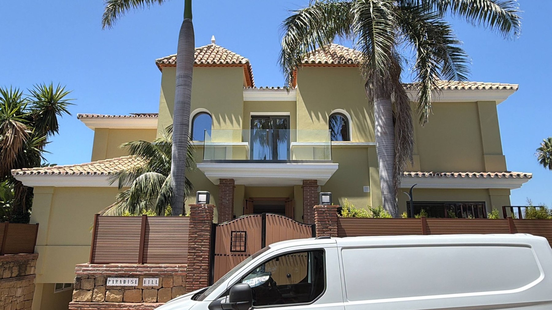 Villa en Estepona con ventanas de aluminio Schüco — detail 2