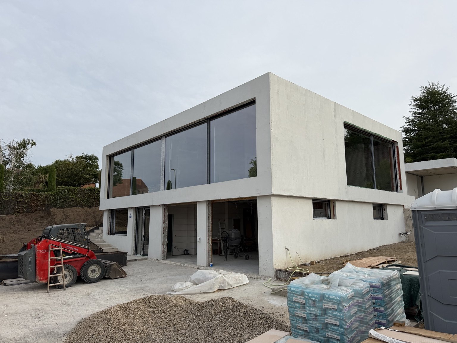 Barcelona residence with panoramic Yawal aluminium glazing
