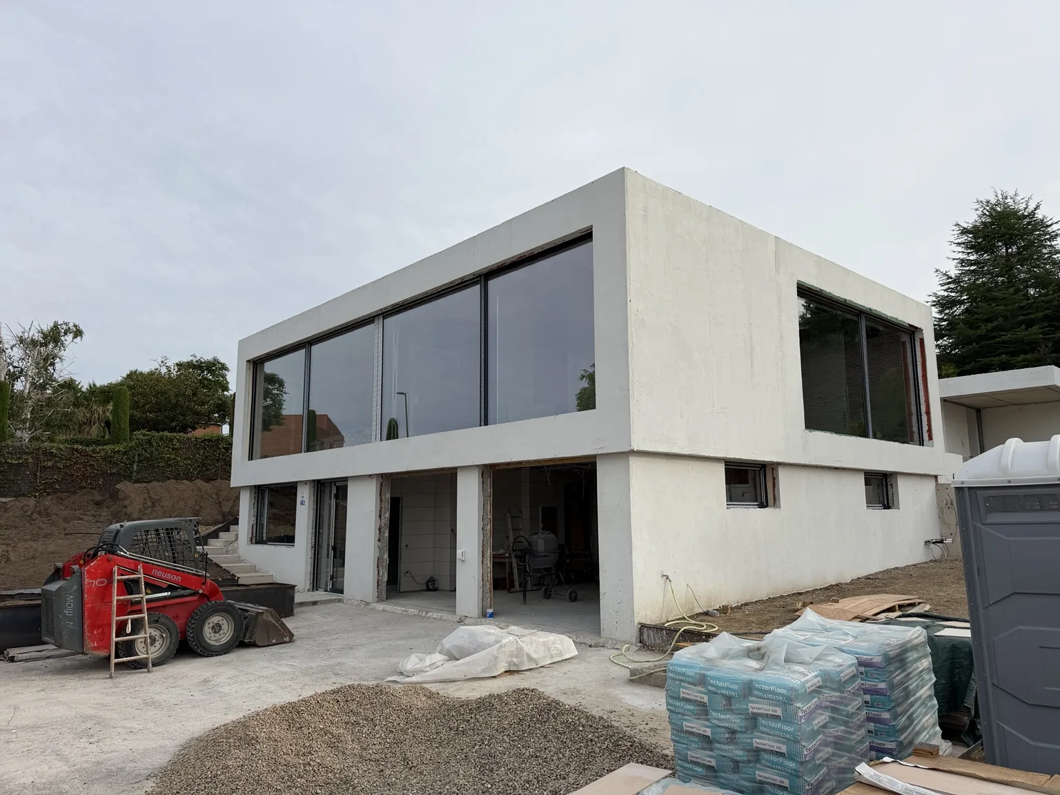 Aluminium windows and large-format glazing in Barcelona.